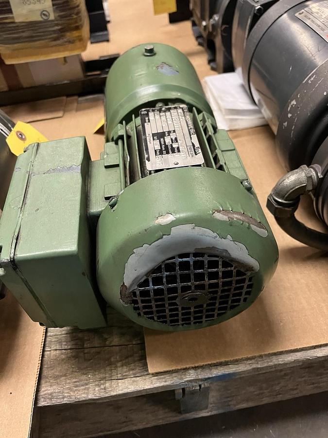 Used SEW EURODRIVE,R40DT71K4,GEAR REDUCER RATIO 113.73 MOTOR  2/10HP 1700RPM 3PH