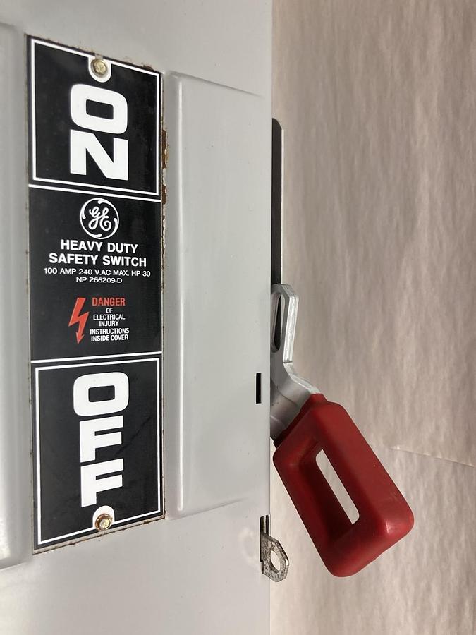 Used General Electric,TH4323,Disconnect Safety Switch 100A 240VAC 3