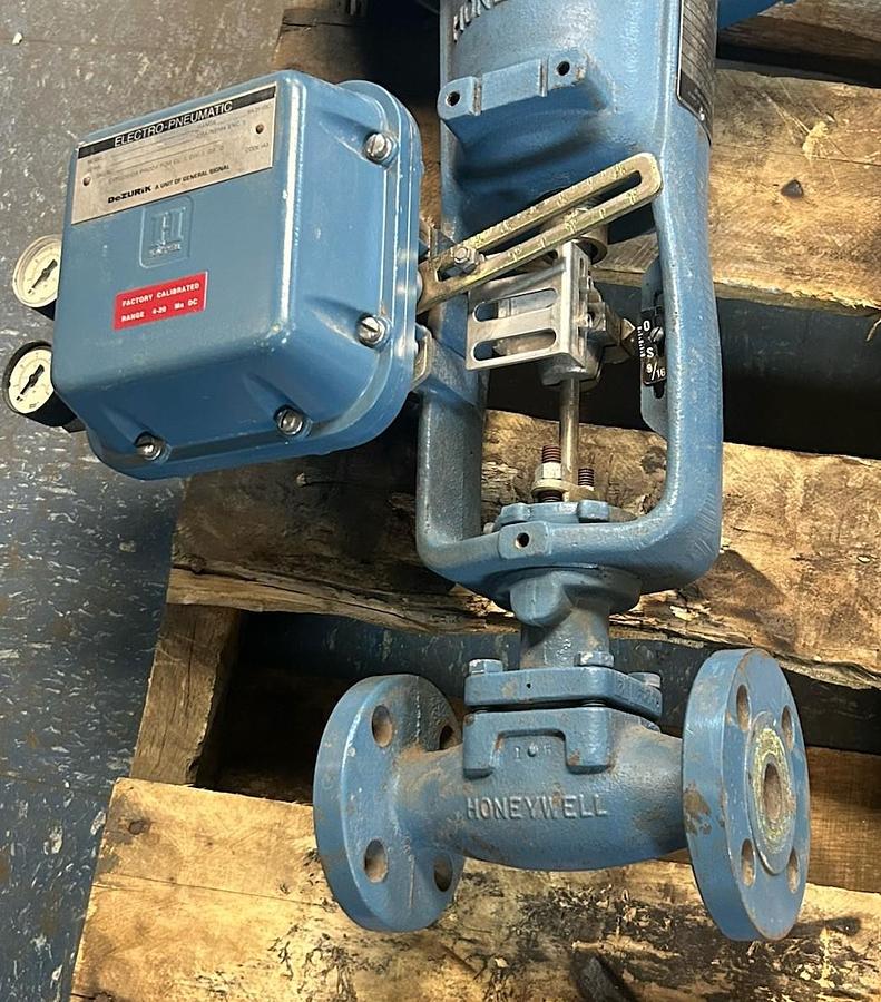 Used DEZURIK,851403-1D20-2J6-19-PDEL-AAA,ELECTRO-PNEUMATIC ACTUATOR VALVE 1"
