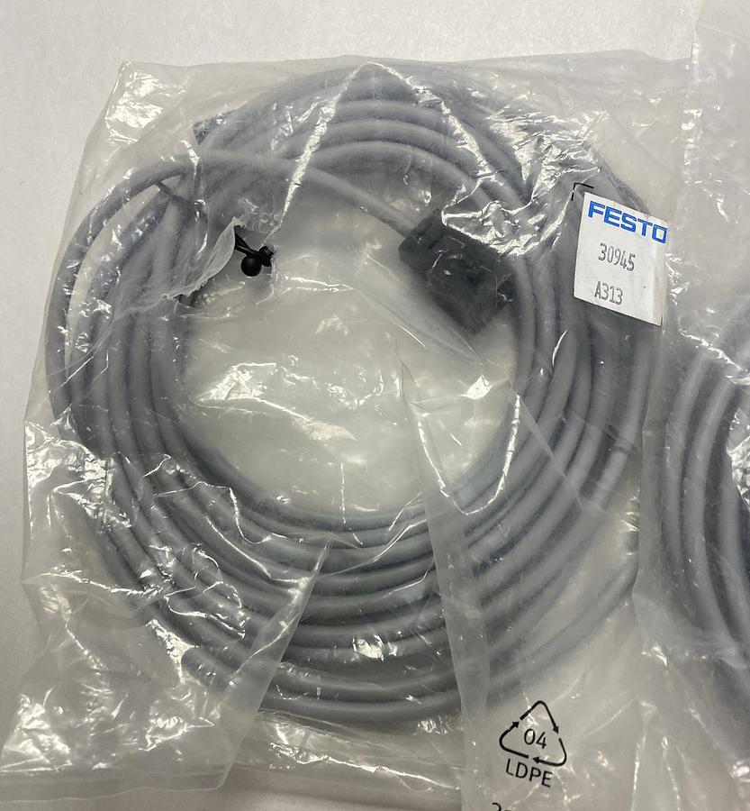 FESTO,KME-1-24DC-5-LED / 30945,ANGLED PLUG SOCKET LOT OF 2 NEW