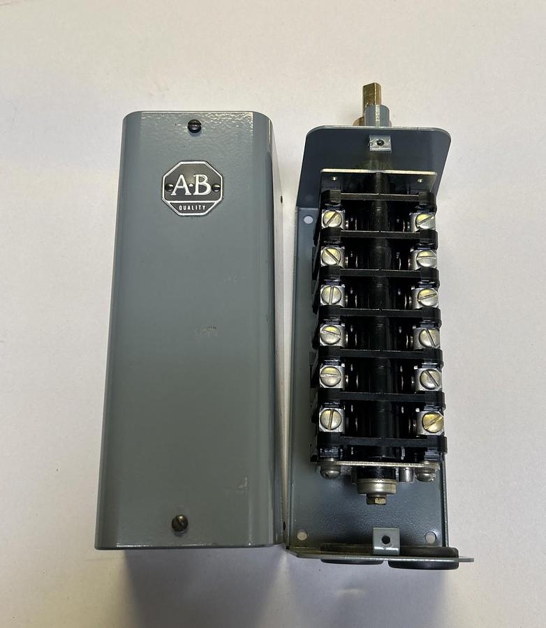 Used ALLEN BRADLEY,876463,PNEUMATIC TIMING RELAY