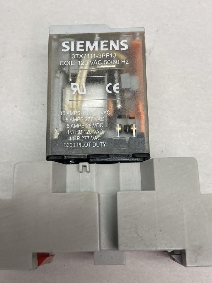 Siemens,3TX7144-1E5,Base w/ 3TX7111-3PC03 Plug-In Relay 300V 10A