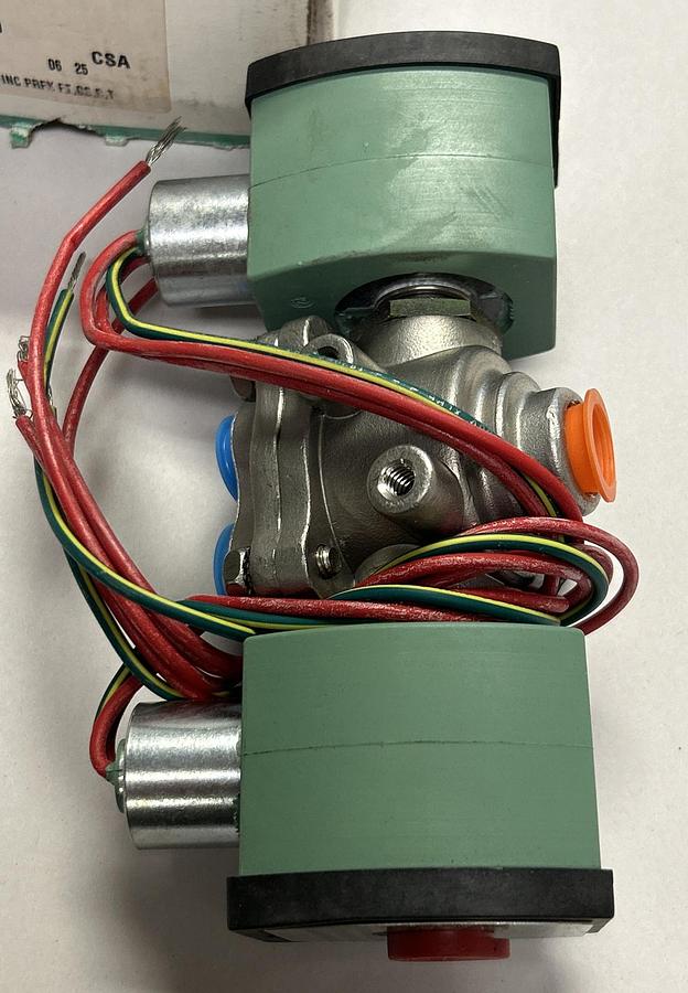 Used ASCO,8342G722,SOLENOID VALVE 3/8IN 120V 4WAY NEW