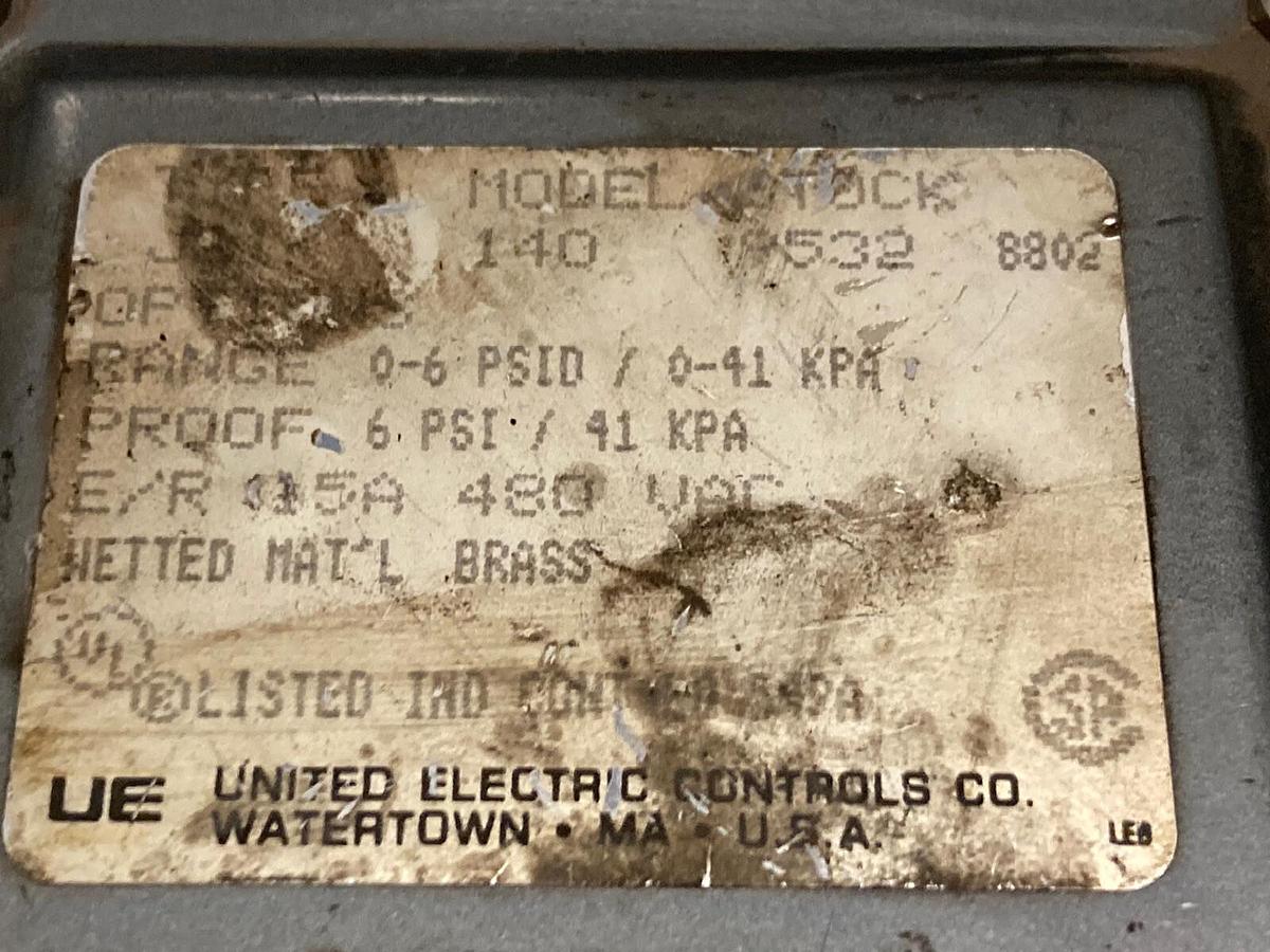 Used United Electric,Type J21K Model 140,Differential Pressure Switch 15AMP, 480V