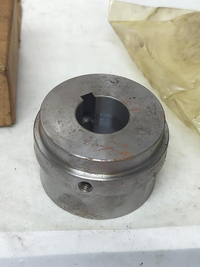 REXNORD,7300280,4SHSB STD STRAIGHT BORE HUB STOCK BORE 1" NOS