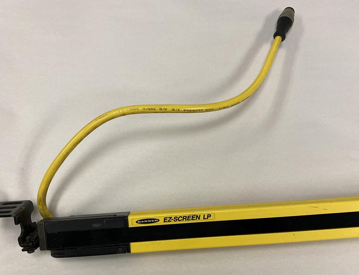 Used Banner,SLPE25-1110P8,Light Curtain Emitter 24 VDC Res 25mm Range: 0.1 to 7 m