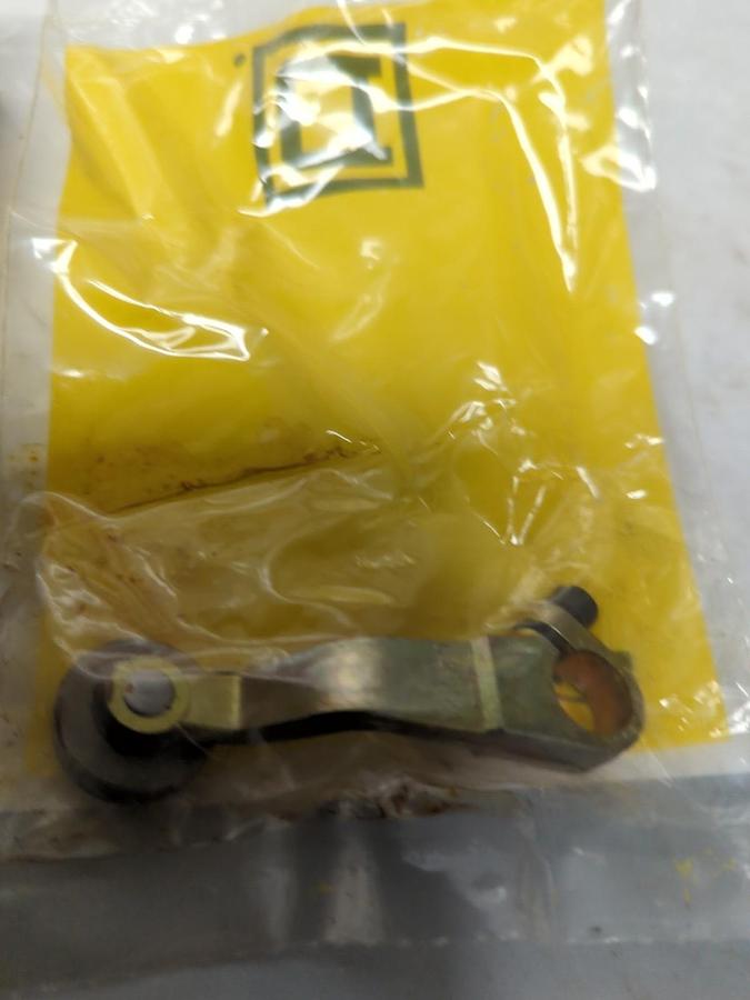 SQUARE D,9007 KA-11,ROLLER LEVER ARM NOS