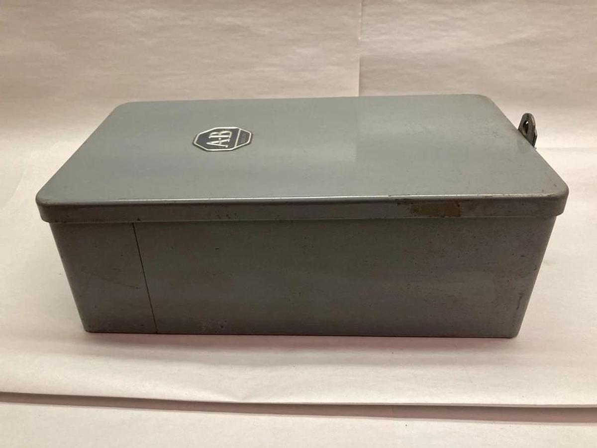 Used Allen-Bradley,704BAD921A,Type 1 Enclosed Reversing Starter 60 Cycles 110V