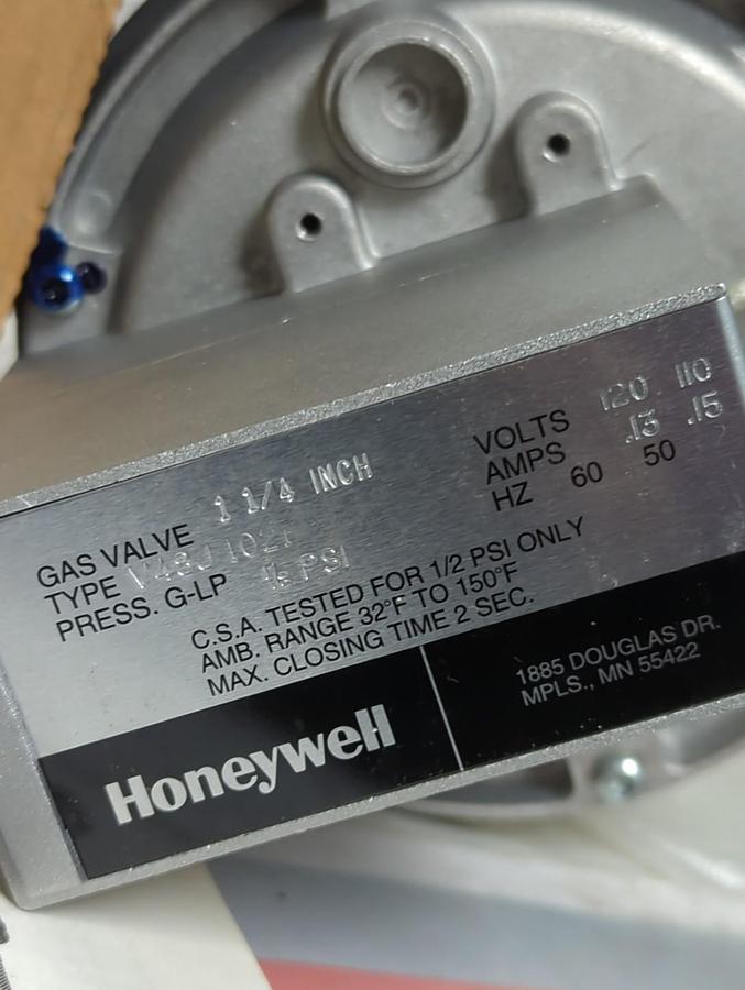 HONEYWELL,V48J 1021,DIAPHRAGM GAS VALVE 120V/60HZ 1-1/4 INCH NPT NOS