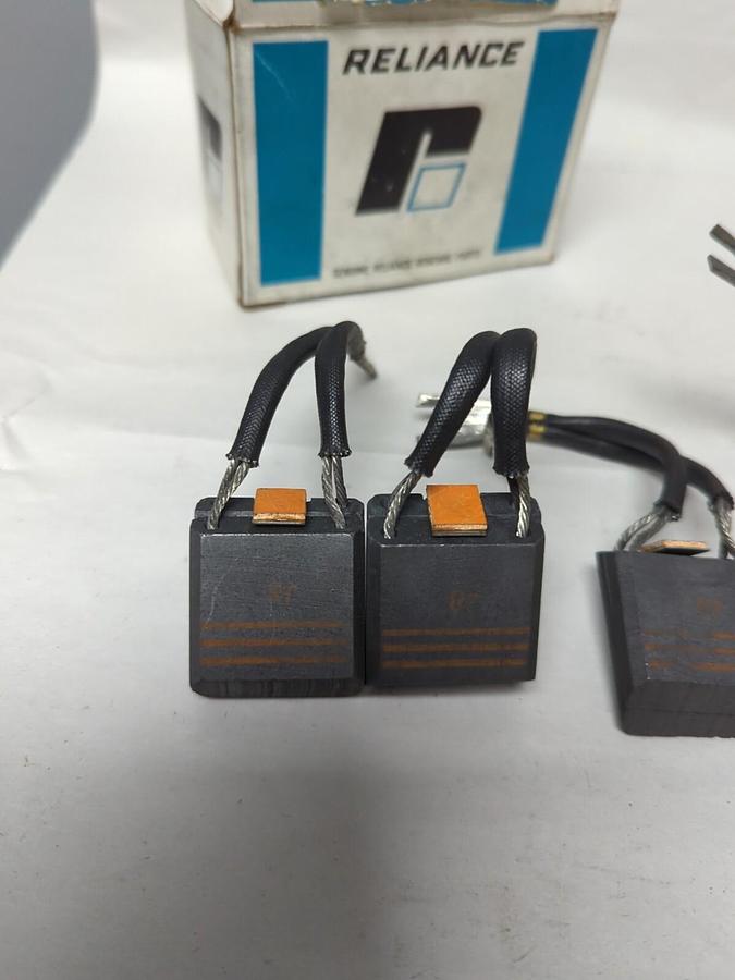 RELIANCE ELECTRIC,404844-EH,CARBON BRUSHES BOX OF 7 PIECES NOS