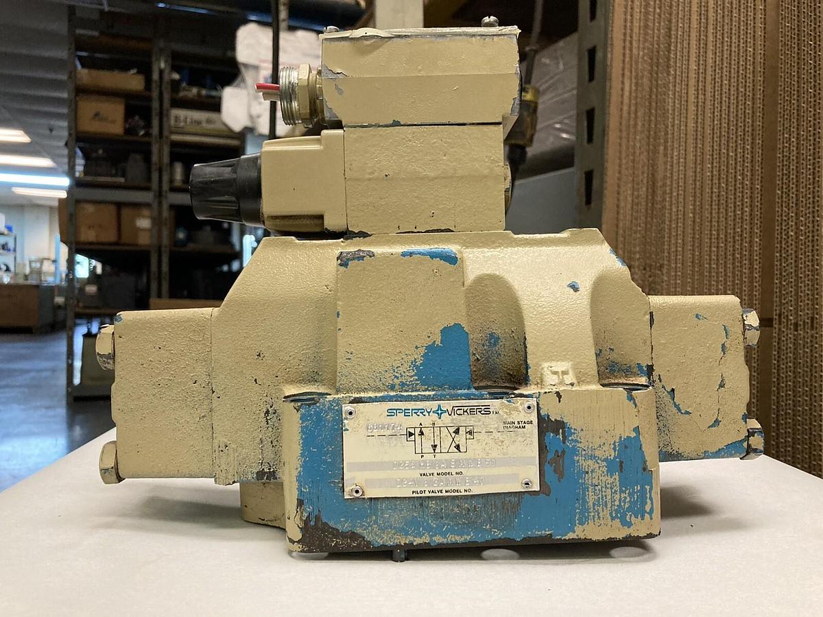 Used Vickers,DG4V-3-2A-M-W-B-40,Control Coil with DG5SH8-9A-E-MWB-50 Control Valve