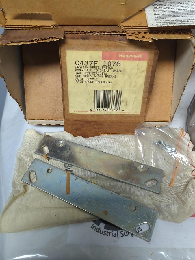 HONEYWELL,C437F 1078,GAS/AIR PRESSURE SWITCH 1/2 TO 5-1/2 WATER RAIN PROOF ENCL