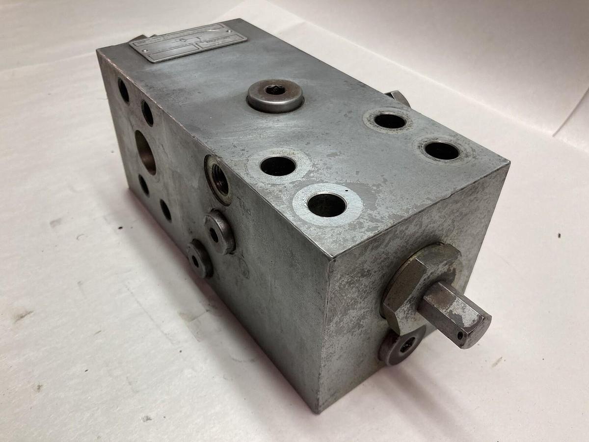 Used Unbranded,D8457503733500D,Hydraulic Manifold