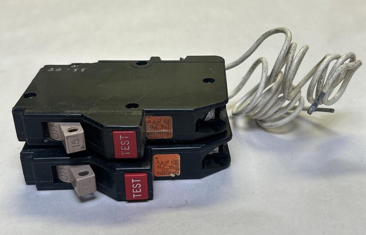 Used CUTLER-HAMMER,CH115GF,CIRCUIT BREAKER 15A 120V 1P LOT OF 2