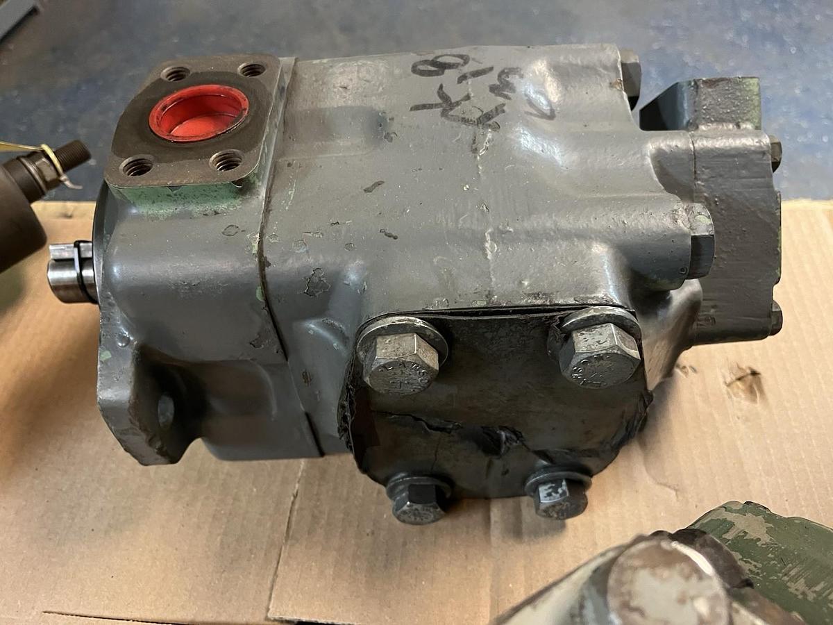 Used VICKERS,4520V-12A5-1CC-12-181,VANE PUMP
