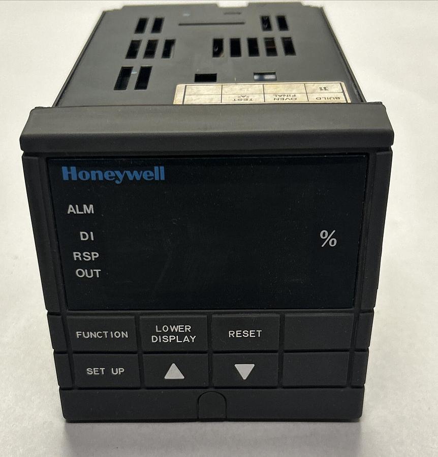 Used HONEYWELL,DC330L-E0-000-10-000000-00-0,TEMPERATURE CONTROLLER