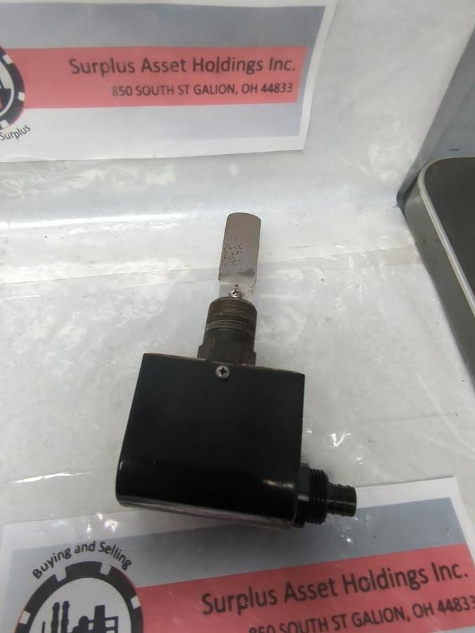 Used MCDONNELL & MILLER,FS4-3,FLOW SWITCH PRE-OWNED