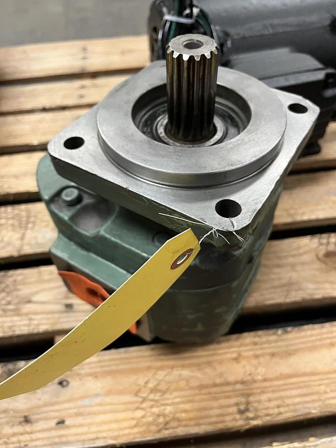 Used COMMERCIAL SHEARING,P75A678BEOL20-7,HYDRAULIC PUMP