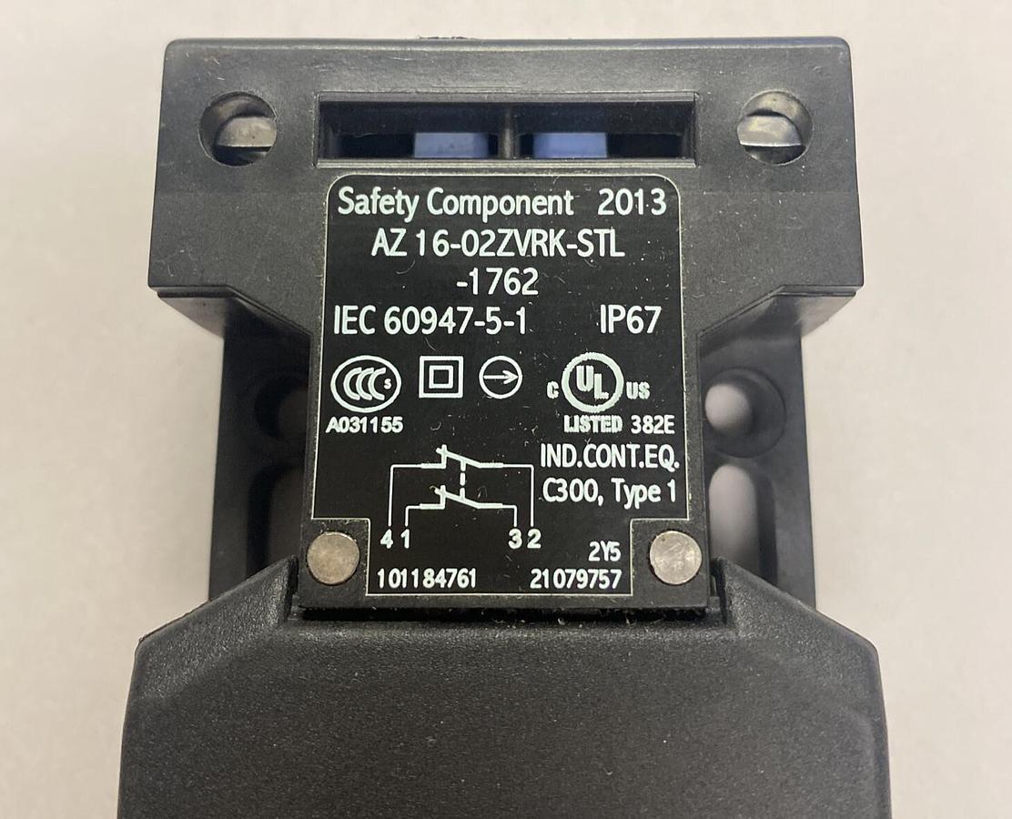 Used SCHMERSAL,AZ16-02ZVRK-STL-1762,SAFETY SWITCH