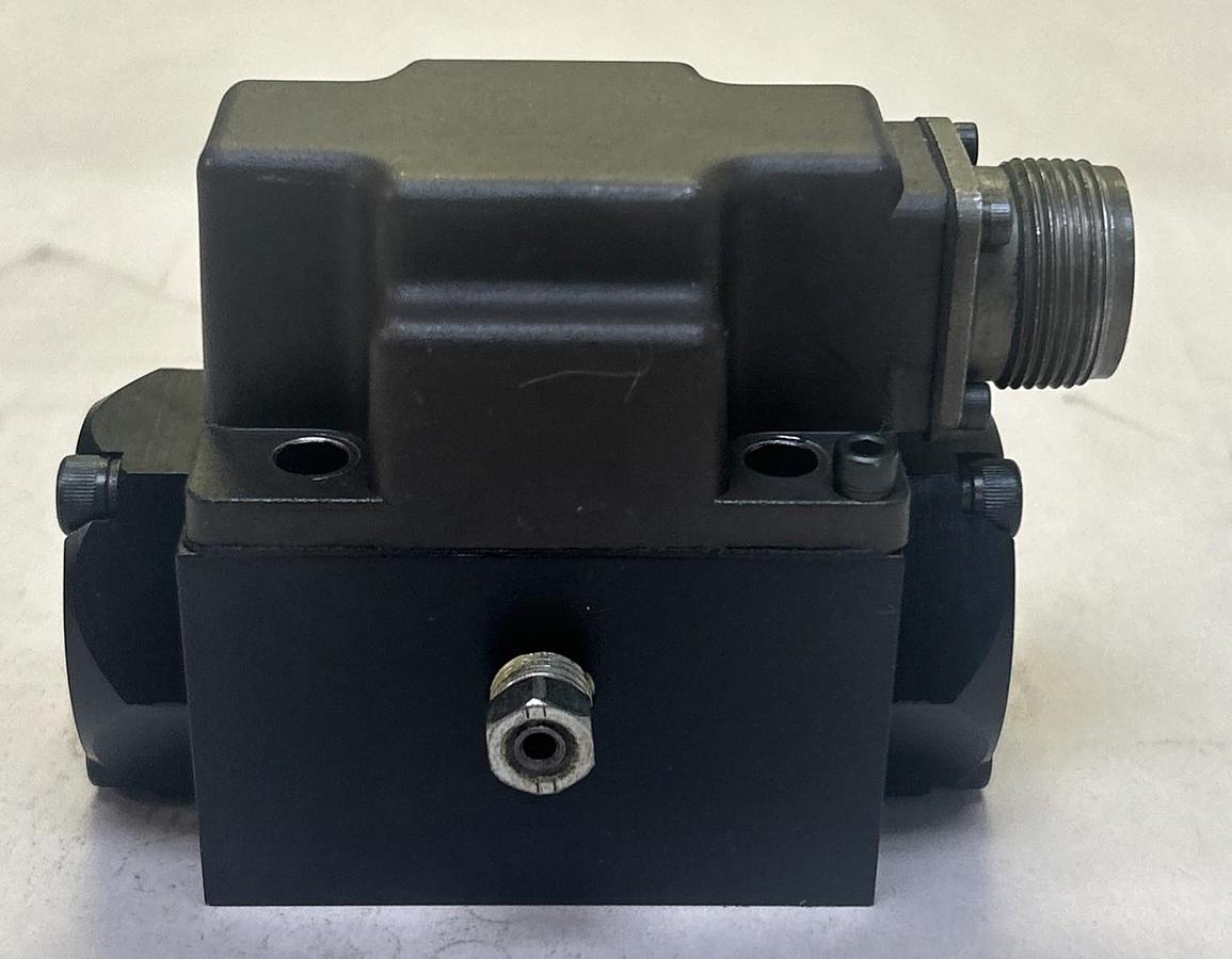 Used VICKERS,SM4-15(1)3.8-80/40-10,855366 SERVO VALVE