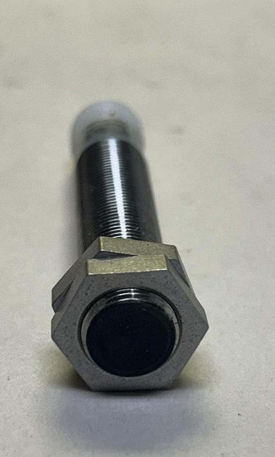 EATON CUTLER-HAMMER,E57LAL12A28A,INDUCTIVE PROXIMITY SENSOR NOS