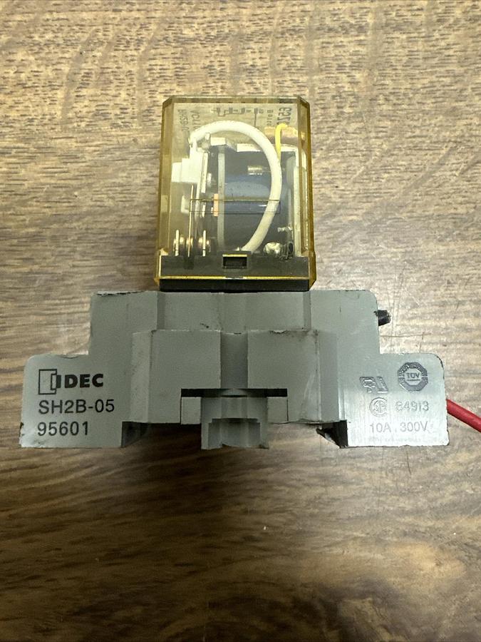 Used Idec,SH2B-05,Relay Base w/BH2B-UL Relay