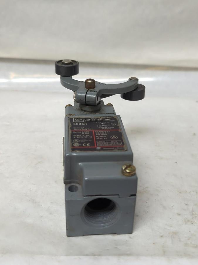 Used CUTLER HAMMER,E50SA,LIMIT SWITCH 600 VAC WITH E50KL203A1 FORKED LEVER ARM USED