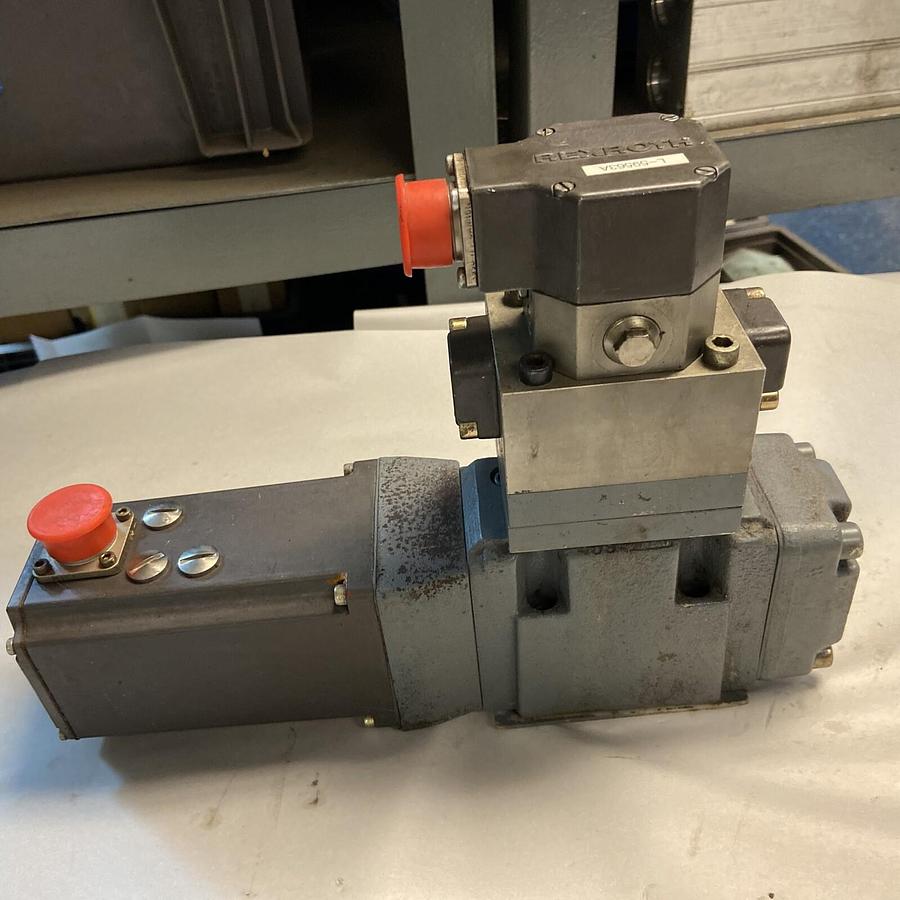 Used Rexroth,4WRD-10-100-41/10L2Z9/M,Hydraulic Proportional Servo Valve 4WS2EM10-45