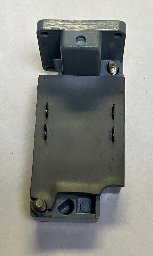 Used CUTLER-HAMMER,E51SNL,LIMIT SWITCH BODY