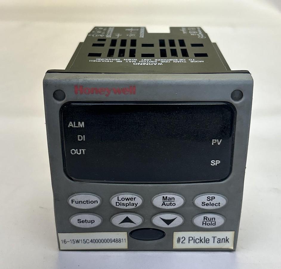 Used HONEYWELL,DC2500-CE-1A00-200-00000-E0-0,UNIVERSAL DIGITAL CONTROLLER