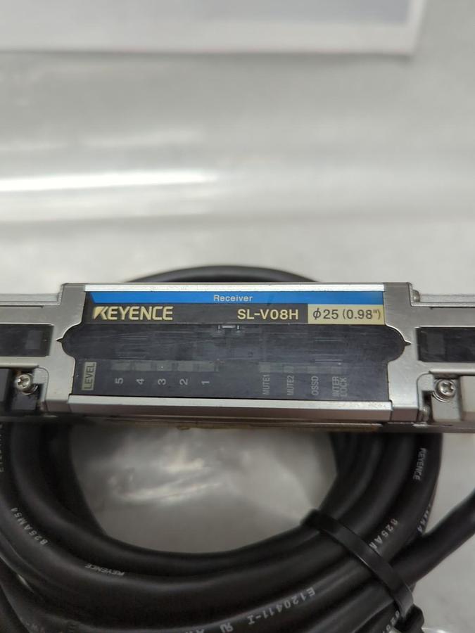 Used KEYENCE,SL-V08H-R,LIGHT CUTAIN RECEIVER WITH CABLE 24VDC PRE-OWNED
