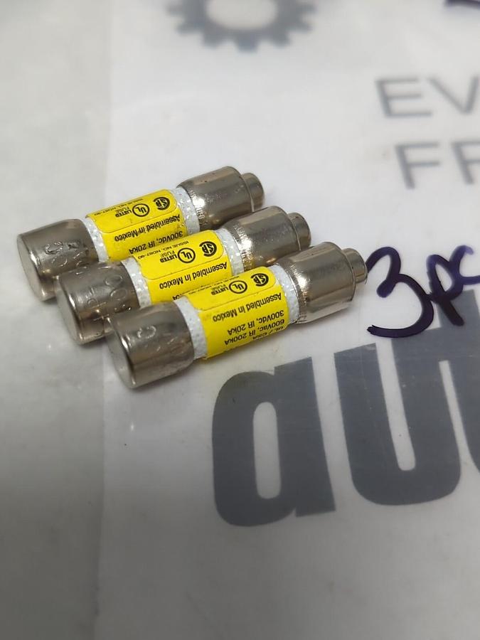 COOPER BUSSMANN,LP-CC-2-1/2,LOW-PEAK 2-1/2 AMP FUSE LOT OF 3 NOS
