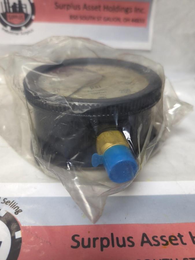 US GAUGE,0-200PSI,GAUGE 4-1/2 IN FACE 1/2 IN NPT BOTTOM CONNECTION NOS