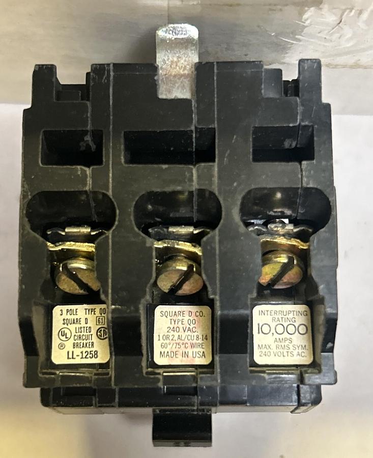 Used SQUARE D,Q0320,CIRCUIT BREAKER 20A 240V 3P LOT OF 3