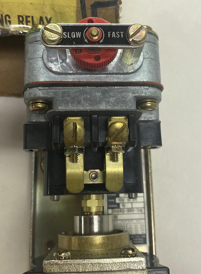 SQUARE D,9050-C0-1E-S1,PNEUMATIC TIMING RELAY NEW
