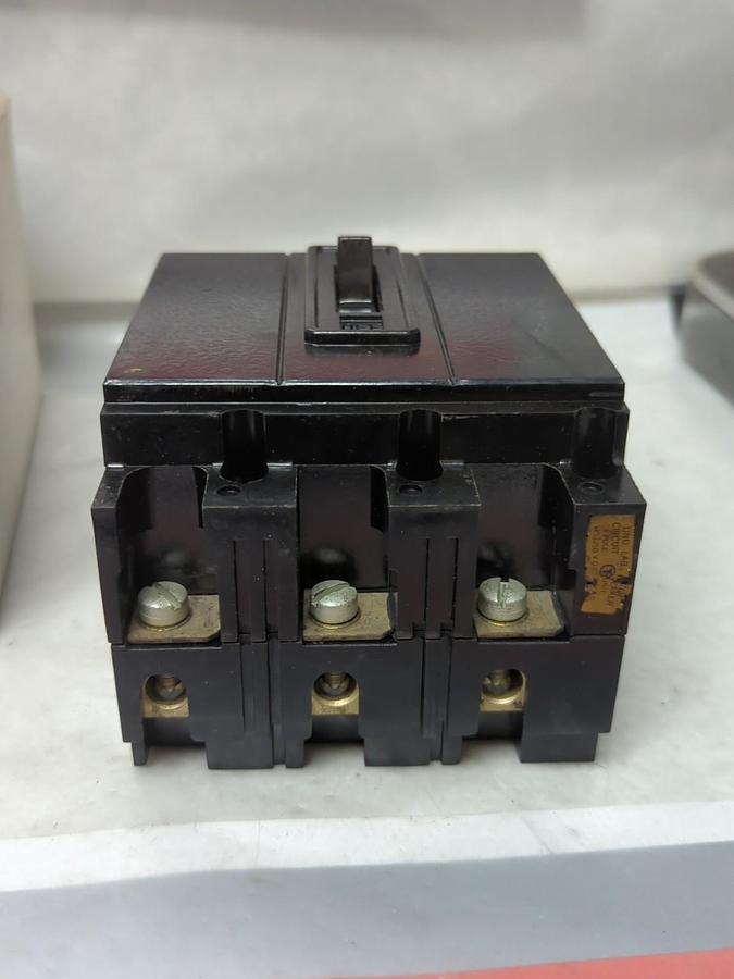 Used GENERAL ELECTRIC,TE32070,CIRCUIT BREAKER 3-POLE 70 AMP PRE-OWNED