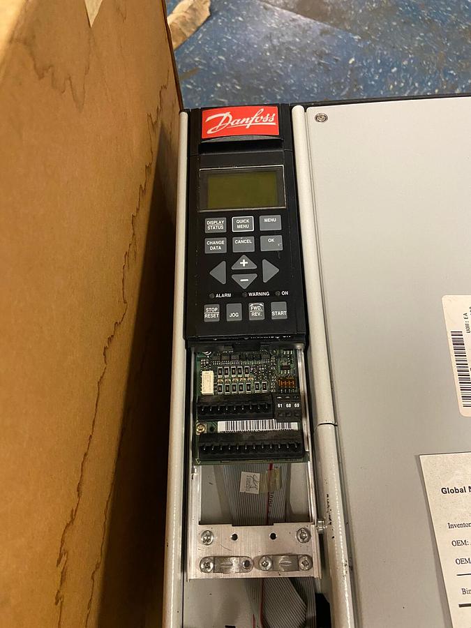 Used Danfoss,VLT5100-PT5-COO-ST-RO-DL-F00A00CO,100Hp 174A AC Variable Speed Drive
