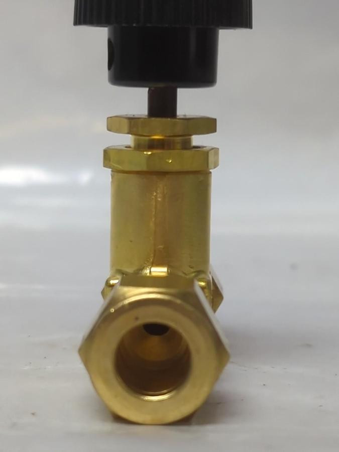 SWAGELOK,B-6JN,SCREWED-BONNET NEEDLE VALVE 3/8 INCH NOS