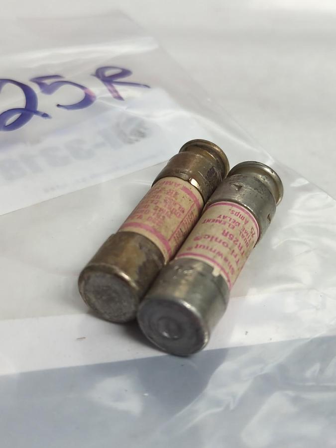 Used GOULD SHAWMUT,TR-25R,TRI-ONIC 25 AMP FUSE LOT OF 2 PRE-OWNED