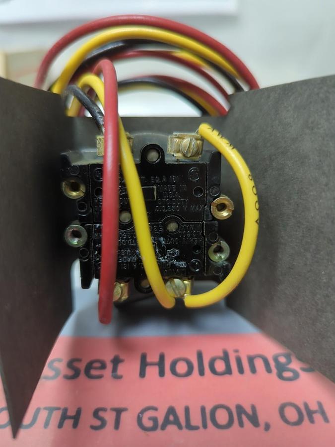 CUTLER-HAMMER,C400LG2,COVER CONTROL KIT COMB.STR. HAND-AUTO-SELECT SWITCH NOS