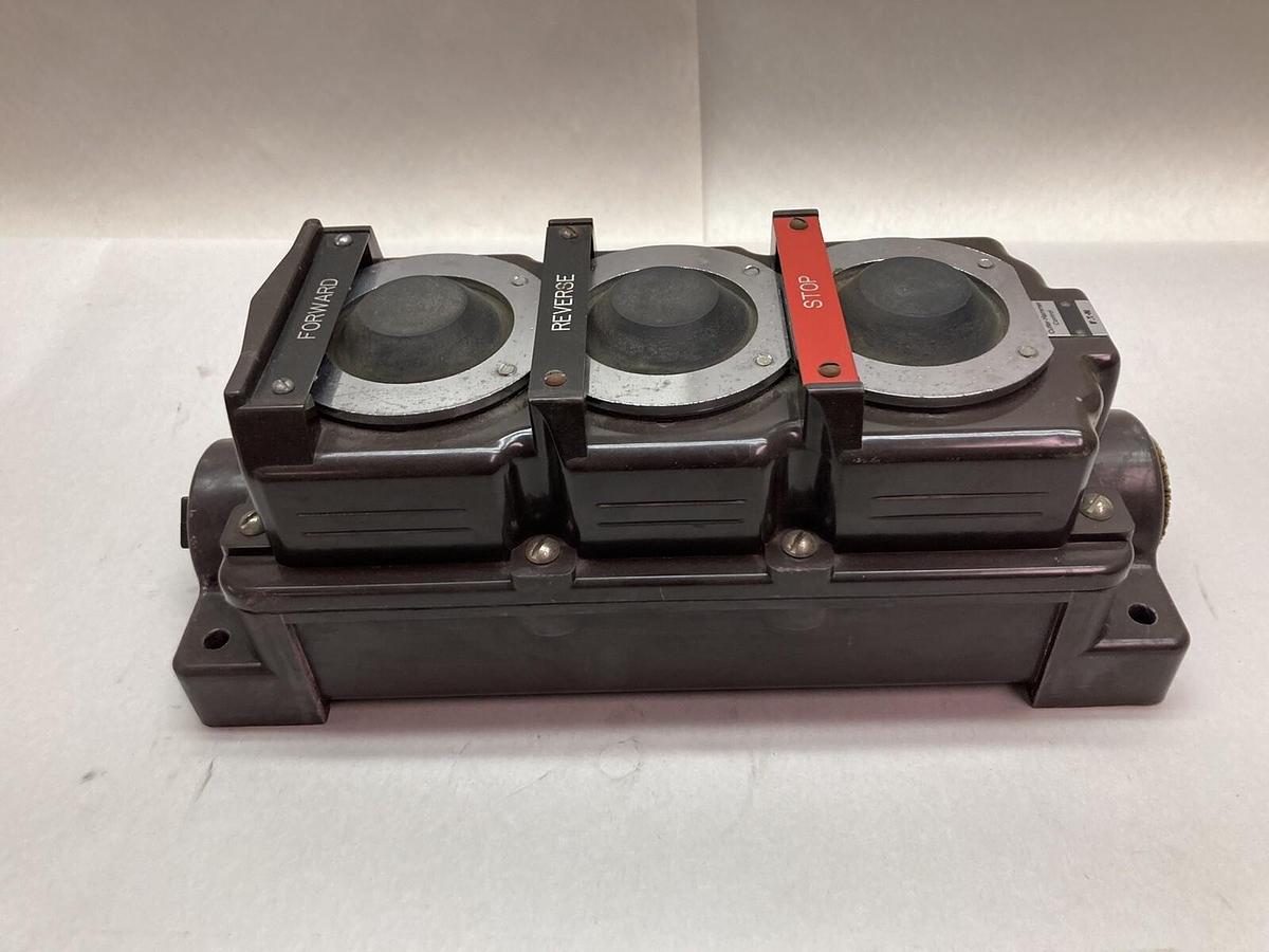 Used Cutler Hammer,Open/Close/Stop,Push Button Module