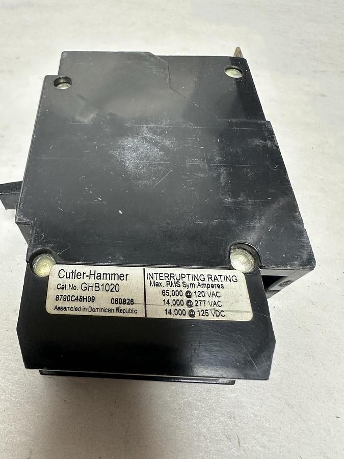 Used Cutler Hammer,GHB1020,1 Pole 20 Amp Bolt On Circuit Breaker  LOT of 2