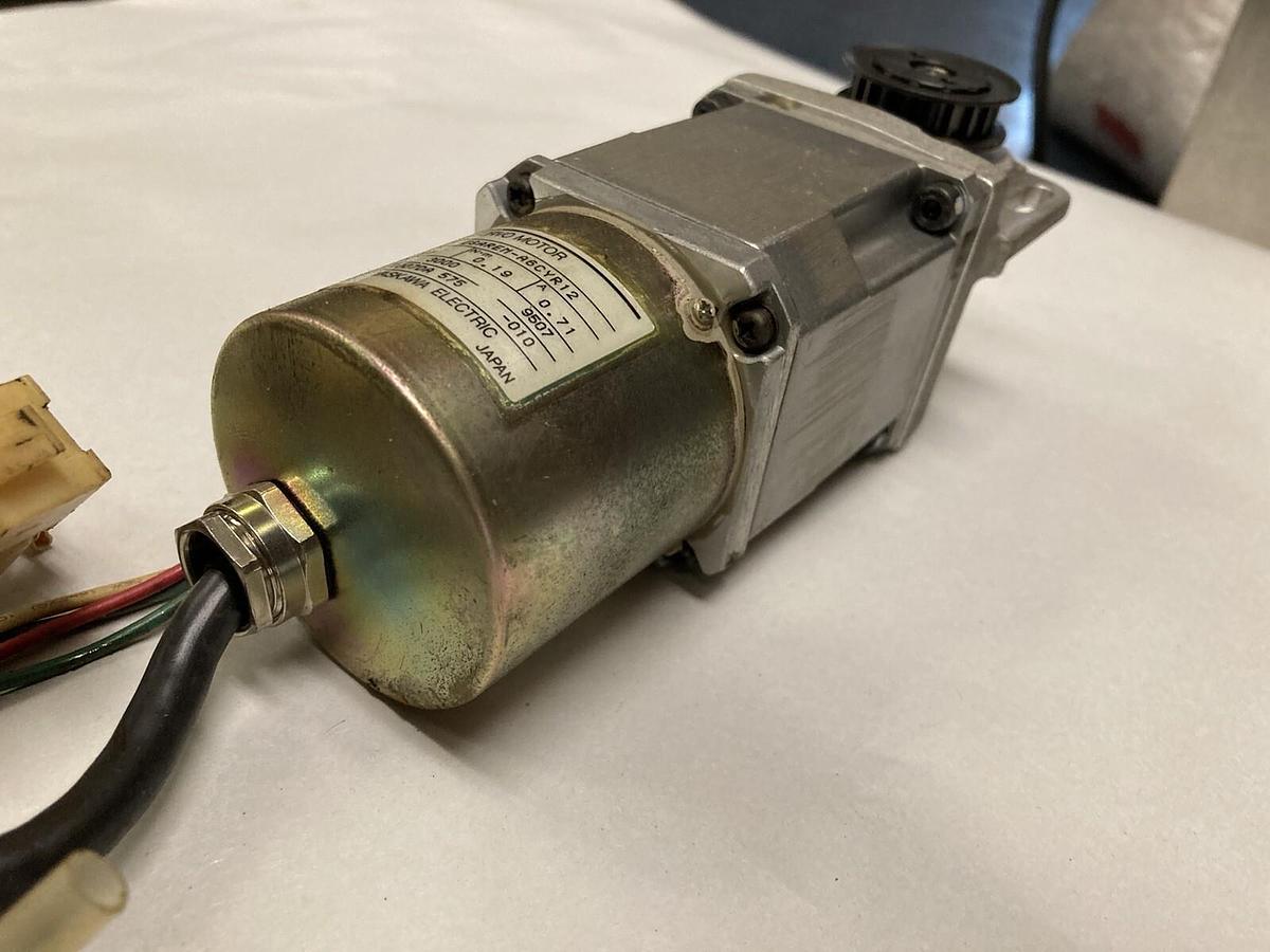 Used Yaskawa,USAREM-A6CYR12,Servo Motor 3000 r/min