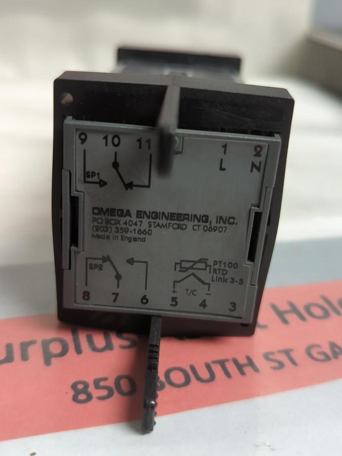 OMEGA,CN9111A,TEMP CONTROLLER/RELAY CN9000A NOS