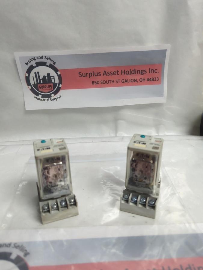 Used EATON,D3PF2AT1,RELAY W/ D3PA2 SER A2 SOCKET 10A-300V 15A/300V 10A/600V LOT OF 2