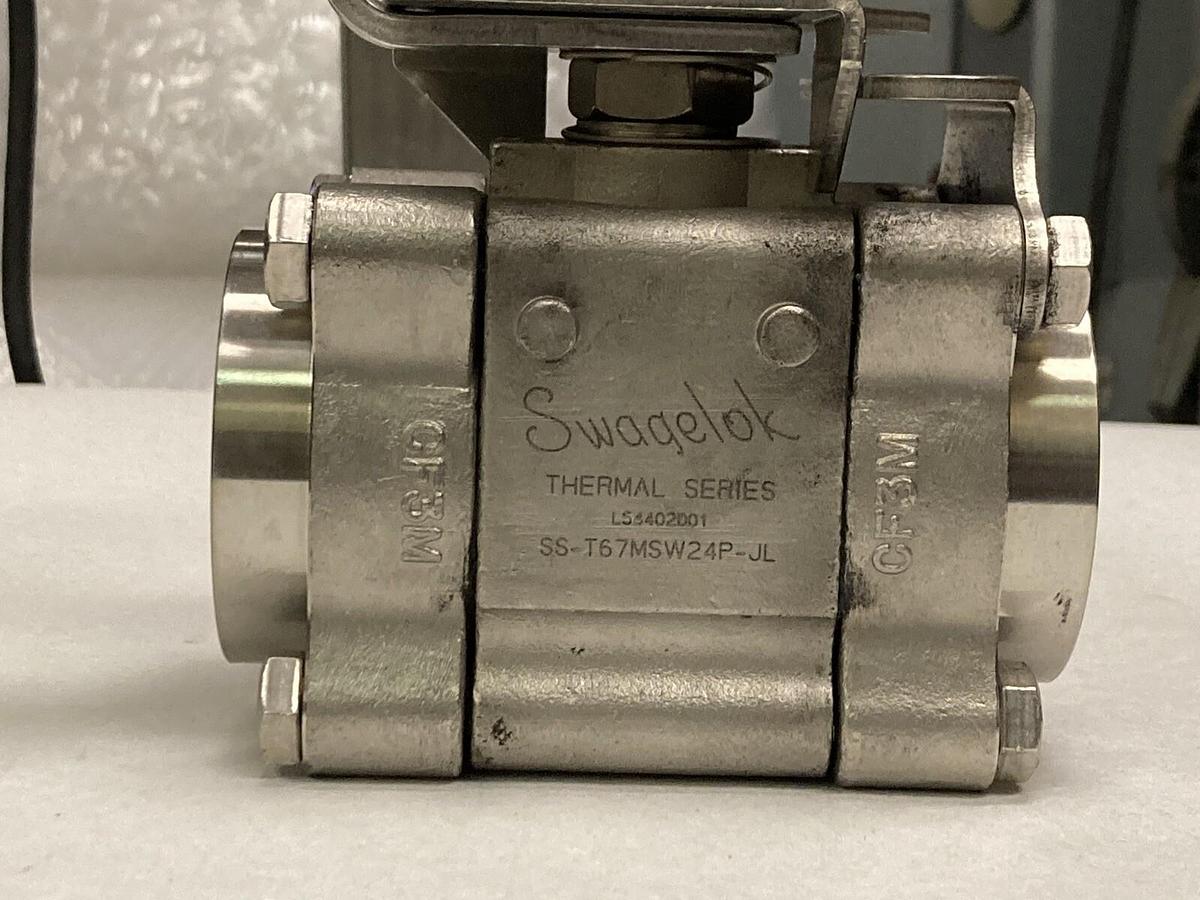 Used Swagelok,SS-T67MSW24P-JL,Manual Stainless Socket Weld 1-1/4" Ball Valve