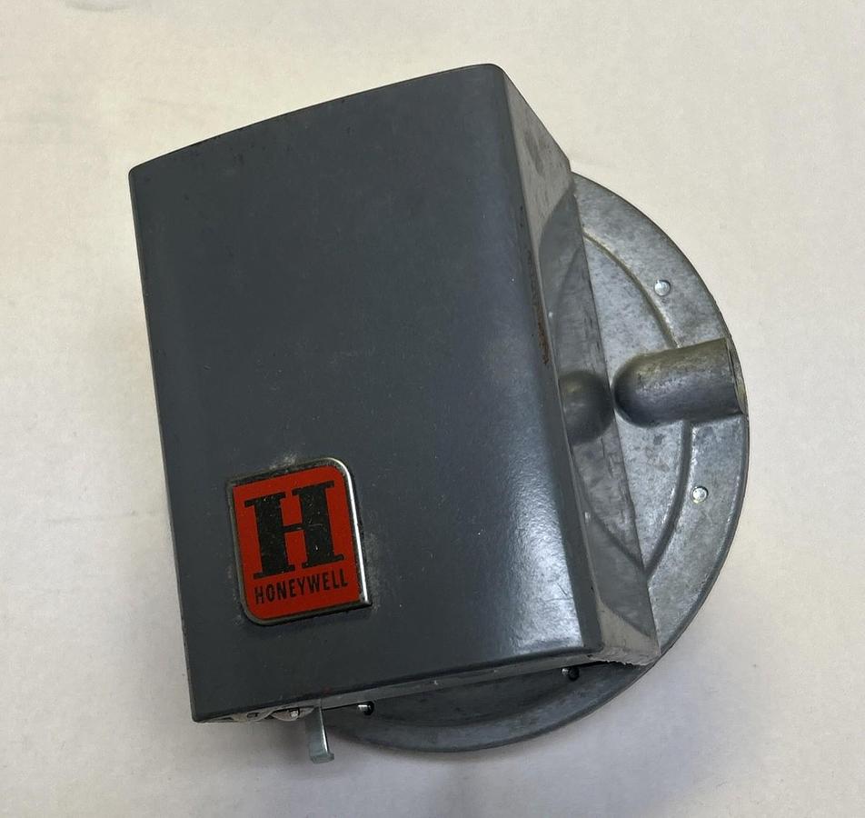 Used HONEYWELL,C645A1014,GAS / AIR PRESSURE SWITCH
