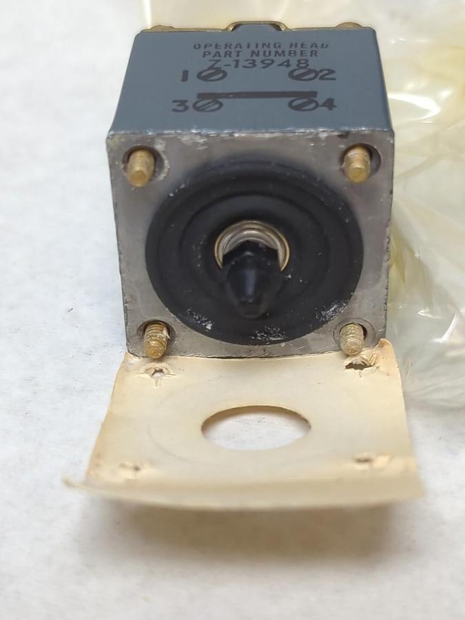ALLEN BRADLEY,Z-13948,PUSH ROLLER HEAD FOR BUL. 802T NOS