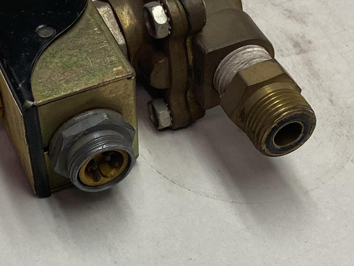 Used Parker,08F22C2140ADFGC05H,Valve 5-300 PSI 50/60Hz 110/120V