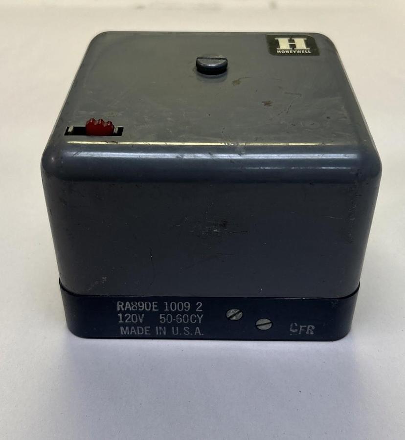 Used HONEYWELL,RA890E1009,SAFETY FLAME CONTROL UNIT